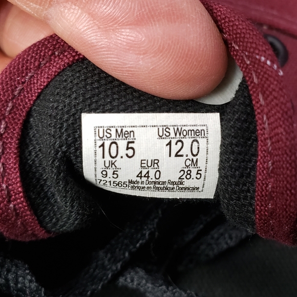 Vans original style, sz.10.5 Mens sz 12 women. Burgundy color no wear on tread - Picture 4 of 7